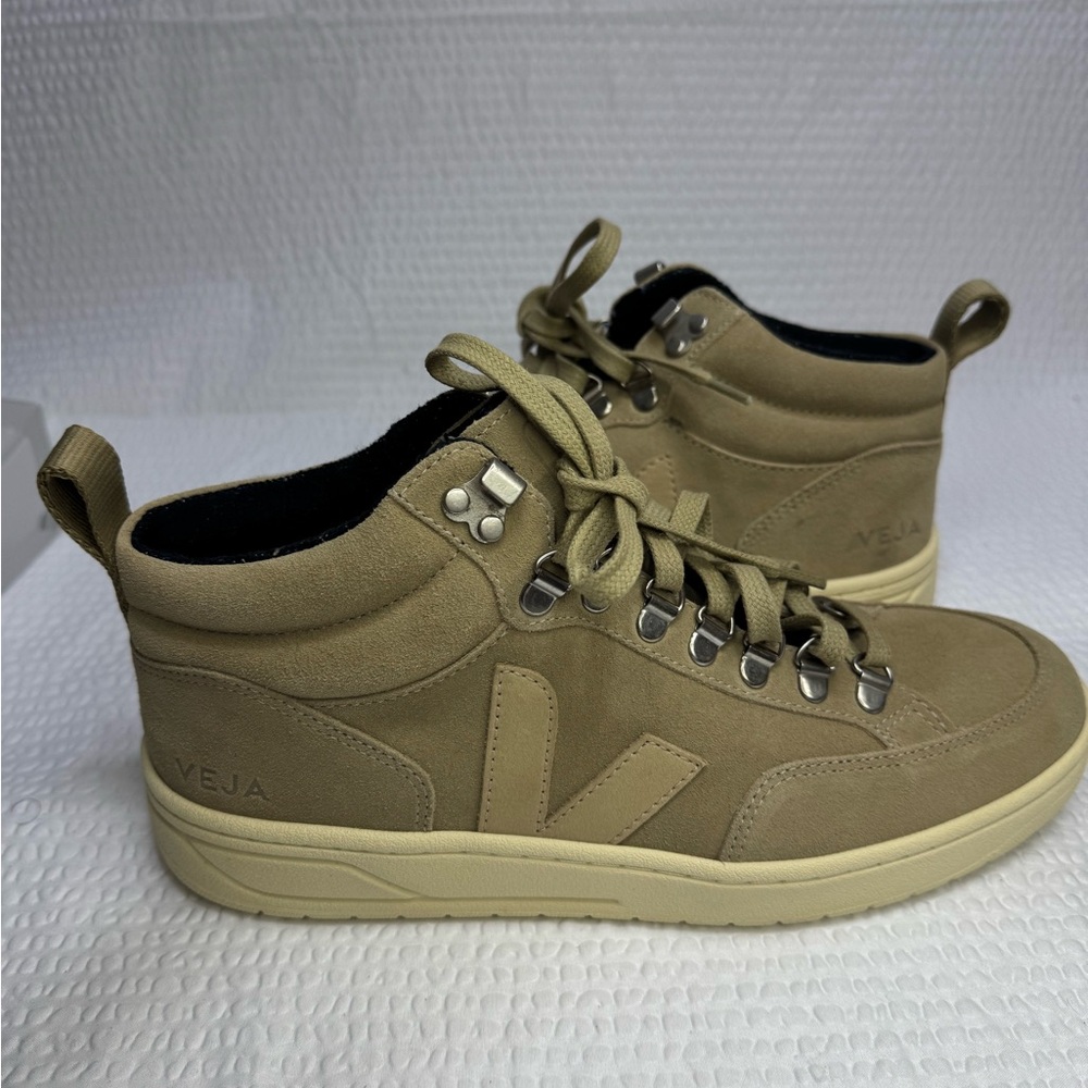 Veja Men's Tan High-Top Sneakers - Picture 4 of 5